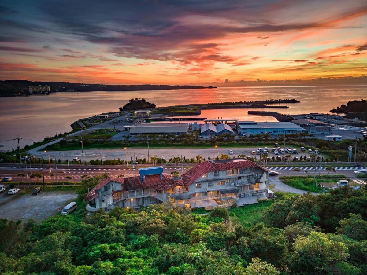 Buzz Resort Onna Buitenkant foto