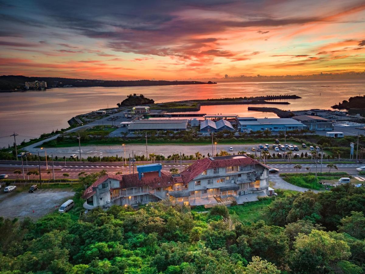 Buzz Resort Onna Buitenkant foto